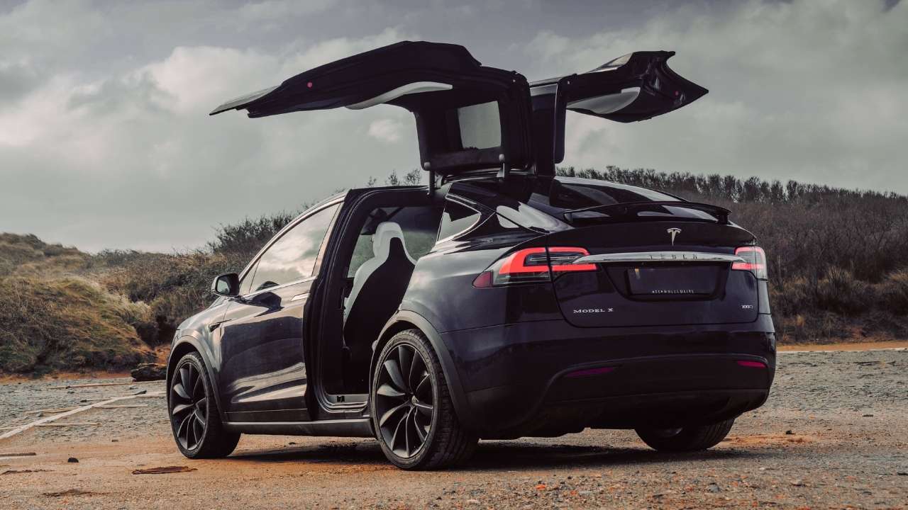 2025 Tesla Model X Review – Mind-Blowing Performance and Futuristic Technology Revealed